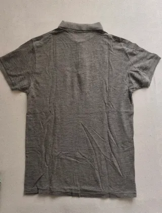 Polo gris con textura