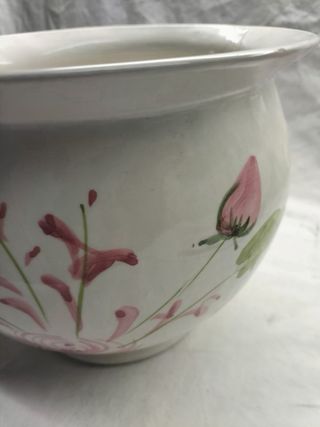 Cachepot em faiança com flores