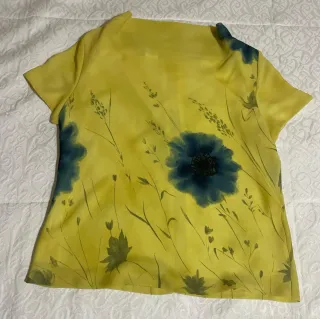 Blusa Amarilla con Flores Azules