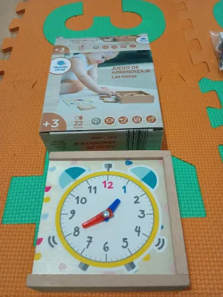 Juego de mesa de madera para aprender las horas