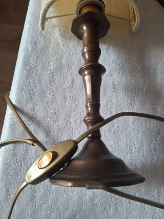 Dos preciosas lámparas de mesilla italianas.