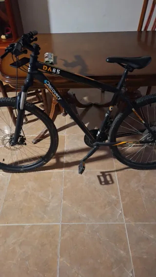 Bicicleta Discovery Adventures Negra