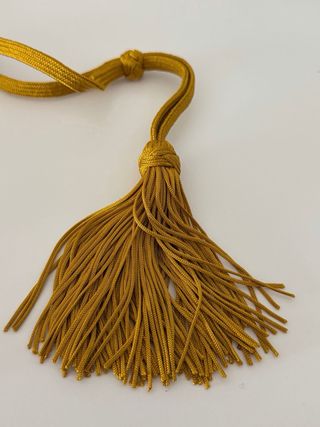 Crucifijo madera con cordón dorado