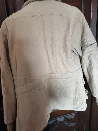 Chaqueta Beige De pana,con puños y cuello de lana