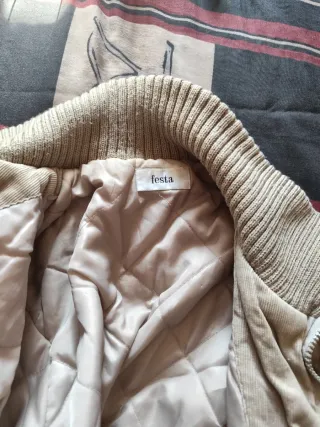 Chaqueta Beige De pana,con puños y cuello de lana