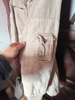 Chaqueta Beige De pana,con puños y cuello de lana
