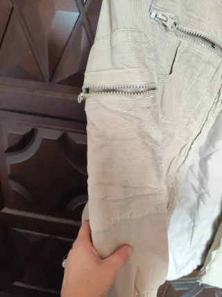 Chaqueta Beige De pana,con puños y cuello de lana