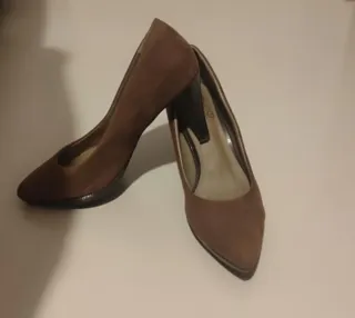 Zapatos de tacón marrones
