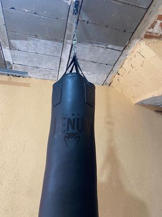 Saco de boxeo Venum negro