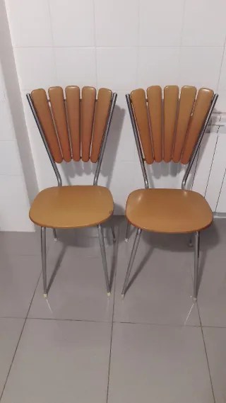 2 Sillas Vintage Respaldo Pétalos