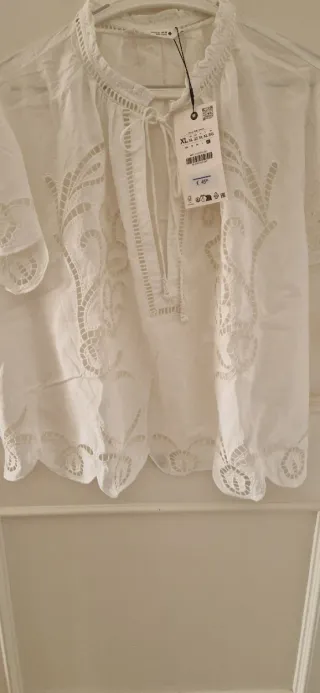 Blusa Zara bordada mujer blanco roto