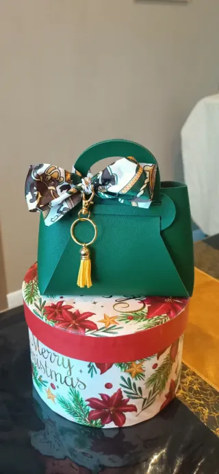 Mini Borsetta Verde con Portachiavi/Ciondolo