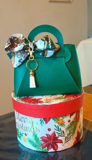 Mini Borsetta Verde con Portachiavi/Ciondolo