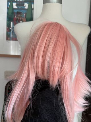 Peluca Larga Rosa 95cm con 3 Lazos