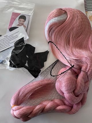 Peluca Larga Rosa 95cm con 3 Lazos