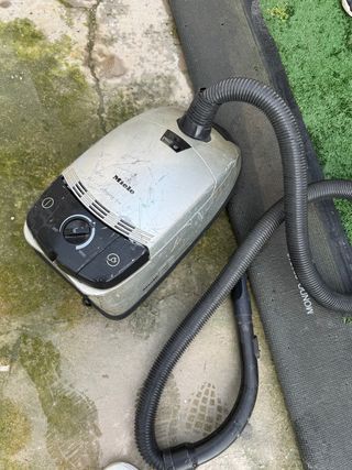 Aspiradora Miele con bolsa
