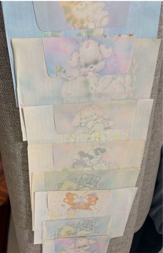 Lote hojas y sobres con dibujos