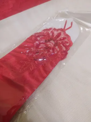 Guanti lunghi raso e pizzo rossi