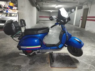 Vespa P200DN Scooter Azul