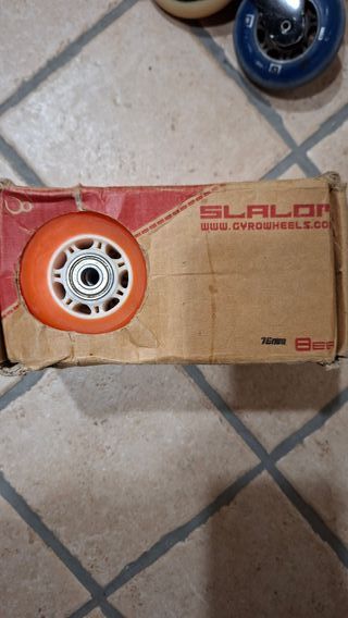 Pattini SEBA in linea taglia 35 + 20 cuscinetti