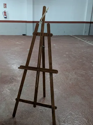 Caballete de madera antiguo