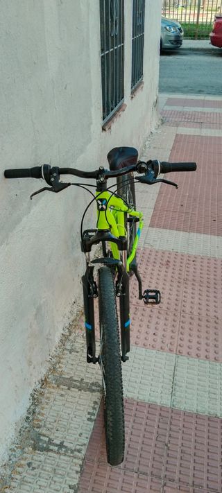 Bicicleta verde grande