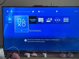 PS4 funcionando + mando DualShock 4