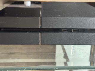 PS4 funcionando + mando DualShock 4