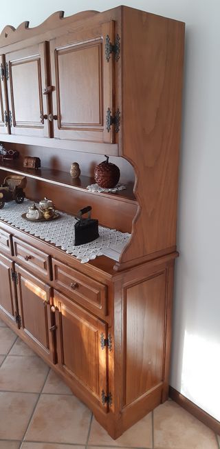 Mobile con tavolo e sedie