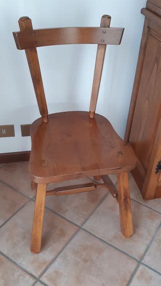 Mobile con tavolo e sedie