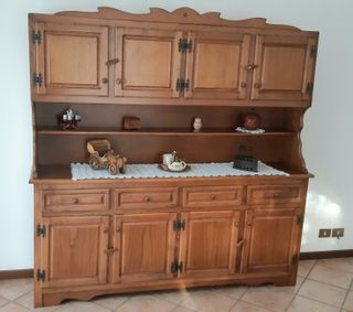 Mobile con tavolo e sedie