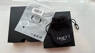 Collare da uomo con croce argentata