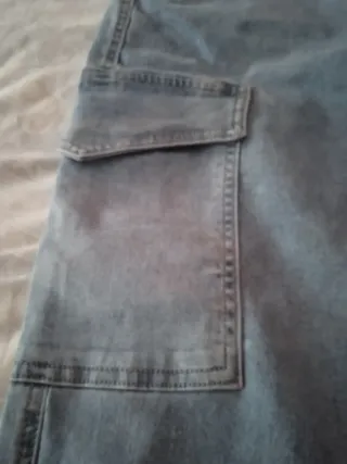 Pantalón vaquero cargo