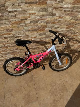 Bicicleta infantil rosa y blanca