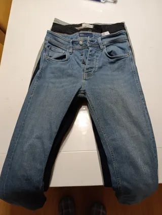 4 Pantalónes varios