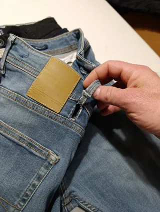 4 Pantalónes varios