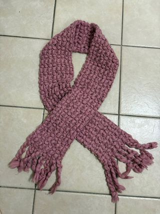 Sciarpa filato spesso con frange rosa antico