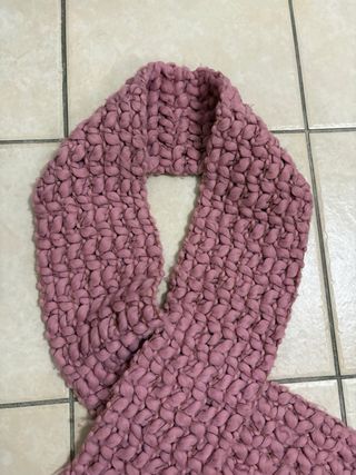 Sciarpa filato spesso con frange rosa antico