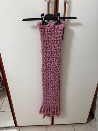 Sciarpa filato spesso con frange rosa antico