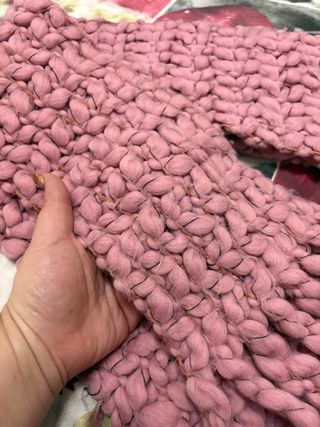 Sciarpa filato spesso con frange rosa antico