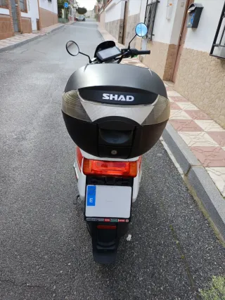 Moto Eléctrica Niu NGT 125cc