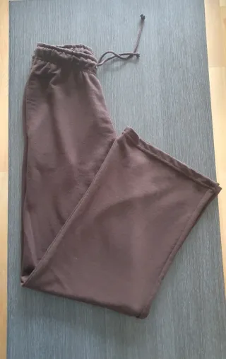 Pantalón de chándal marrón Stradivarius