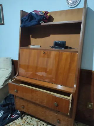 Mobile con cassetti e ribalta in legno