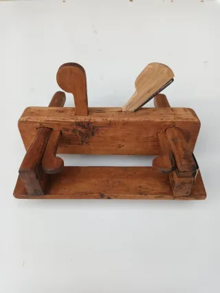 Cepillo acanalador de carpintero en madera de boj.