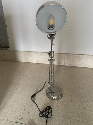 Lámpara de mesa plegable de metal