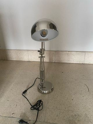 Lámpara de mesa plegable de metal