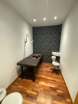 Alquilo cabinas de estetica y masajes