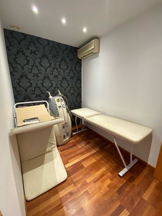 Alquilo cabinas de estetica y masajes