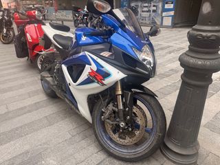 Suzuki GSXR 600 - Moto Deportiva