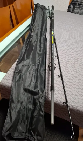 Caña de Siluro XCAT Black Core 2.70m